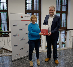 Klimaschutzministerin Katrin Eder und Gerrit Müller, Bürgermeister der Verbandsgemeinde Rennerod